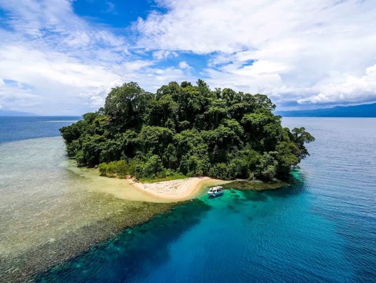 Kimbe Bay, West New Britain Province, Papua New Guinea
